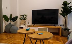 Newly Renovated Apartment 7 Min Walk From Acropolis