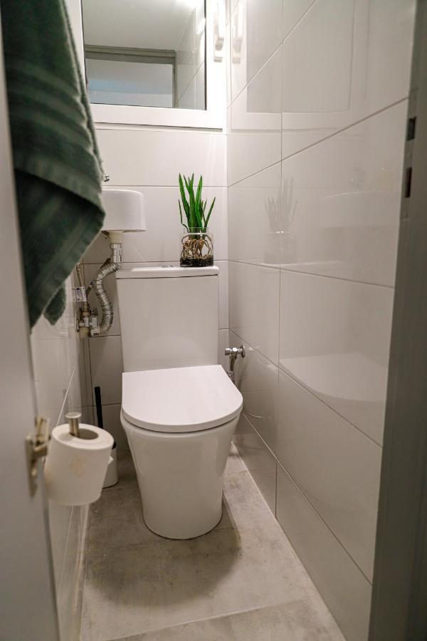 Newly Renovated Apartment 7 Min Walk From Acropolis Athens Exterior photo